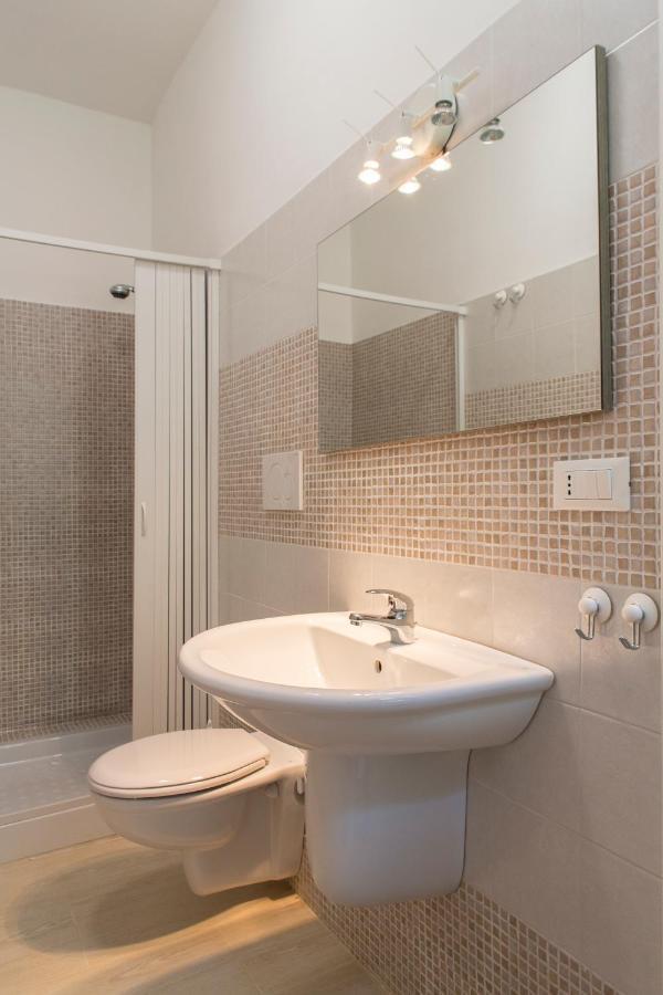 Economy Double or Twin Room with Shower,998880015:JPEG